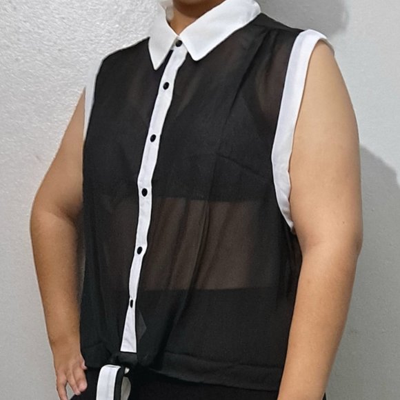 Black & White Sleeveless Knot Top – Plus (1X, 2X, 3X) - Picture 2 of 6